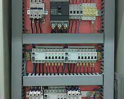 Instalação de quadro de distribuição elétrica